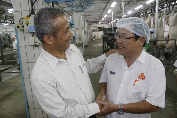 Ông Đặng Ngọc Tùng, Chủ tịch Tổng LĐLĐ Việt Nam, thăm hỏi động viên công nhân Công ty Vissan