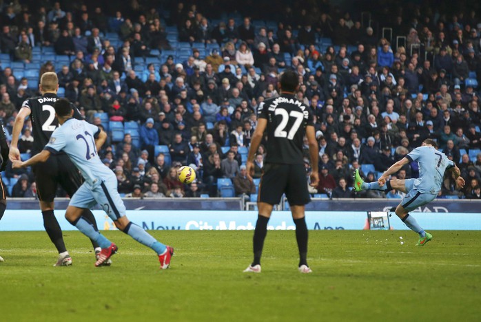 Milner gh bàn thắng quý như vàng cho Man City