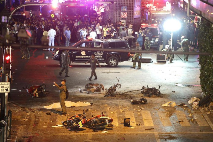 Một cảnh hiện trường vụ nổ ở Bangkok tối ngày 17-8 - Ảnh: AP