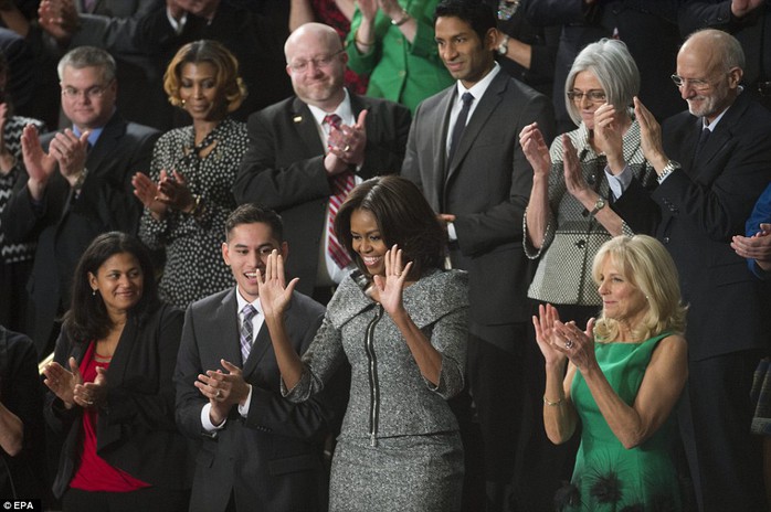 Đệ nhất phu nhân Mỹ Michelle Obama chọn bộ váy kín đáo được nhiều người khen ngợi... ẢNh: EPA