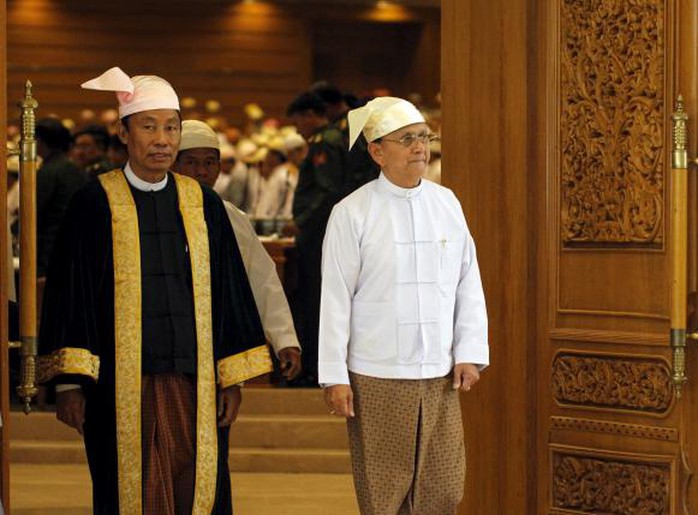 Ông Shwe Man (trái) và Tổng thống Thein Sein. Ảnh tư liệu: Reuters