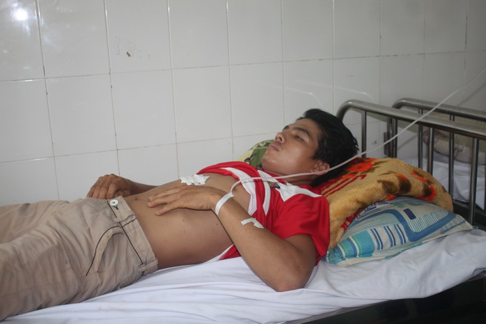 Và anh Phan Văn Tâm đang điều trị tại Bệnh viện đa khoa huyện Bù Đốp, tỉnh Bình Phước.