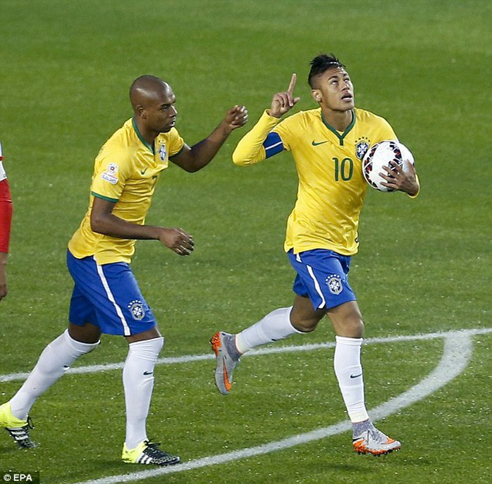 Neymar tiếp tục ghi bàn cho Brazil