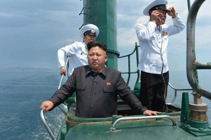 Lãnh đạo Kim Jong-un đã học lái xe khi mới 3 tuổi và biết điều khiển du thuyền năm 9 tuổi. Ảnh: Yonhap