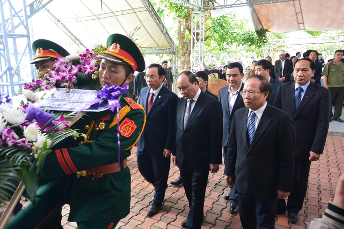 Đoàn đại biểu Chính phủ do Phó Thủ tướng Nguyễn Xuân Phúc dẫn đầu đến viếng ông Nguyến Bá Thanh