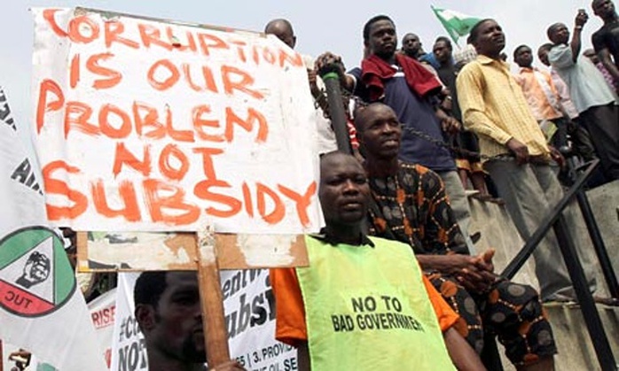Người dân Nigeria biểu tình phản đối tham nhũng năm 2012 dưới thời cầm quyền của đảng PDP. Ảnh tư liệu: Reuters