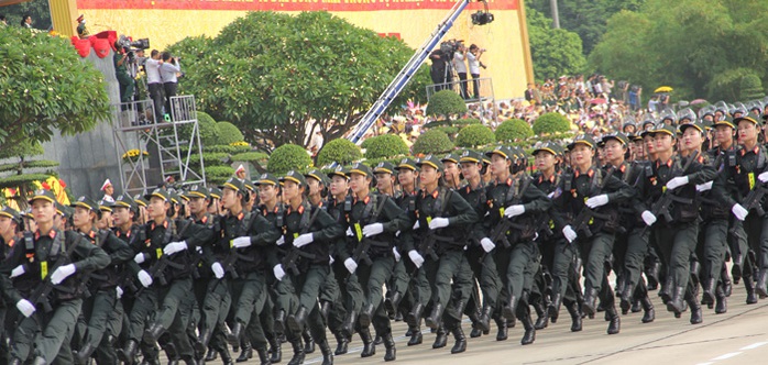 Các nữ Cảnh sát cơ động