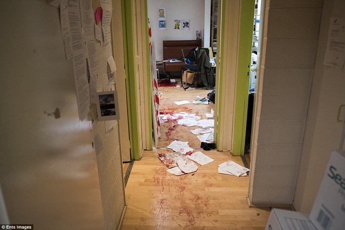 Hình ảnh đẫm máu đầu tiên của báo Charlie Hebdo. Ảnh: Ents Images