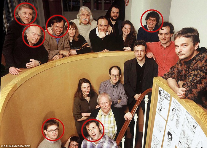 6 trong số những nhà báo thiệt mạng hôm 7-1 trong tấm ảnh chụp năm 2000. Từ trái qua, hàng trên: Ông Philippe Honore, Georges Wolinski, Bernard Maris và Jean Cabut. Hàng dưới, từ trái qua: Ông Stephane Charbonnier và Bernard ‘Tignous’ Verlhac. Ảnh: REX