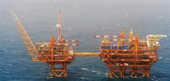 Ảnh chụp giàn khoan dầu khí của Trung Quốc ở biển Hoa Đông mà Nhật Bản mới công bố. Ảnh: Bộ Quốc phòng Nhật Bản