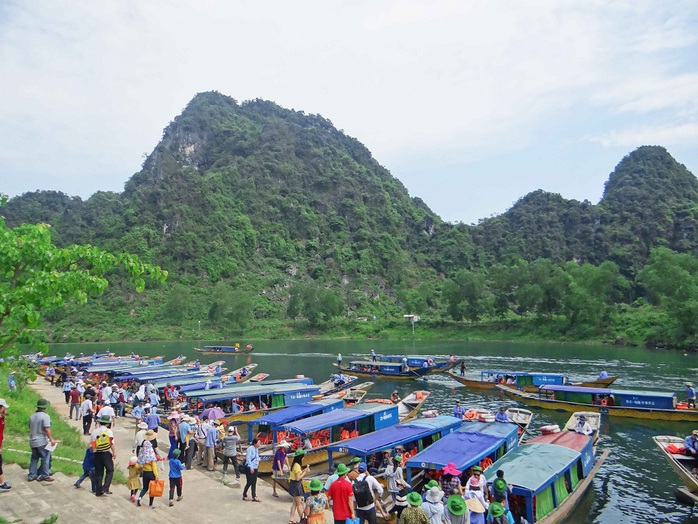 Quảng Bình là một trong số những tỉnh, thành có lượng du khách đổ về du lịch nhiều nhất trong cả nước nên nạn “chặt chém”, đe dọa du khách thường hay diễn ra