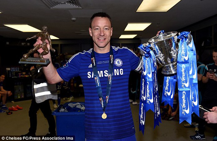 Terry nhận danh hiệu Cầu thủ xuất sắc nhất trận