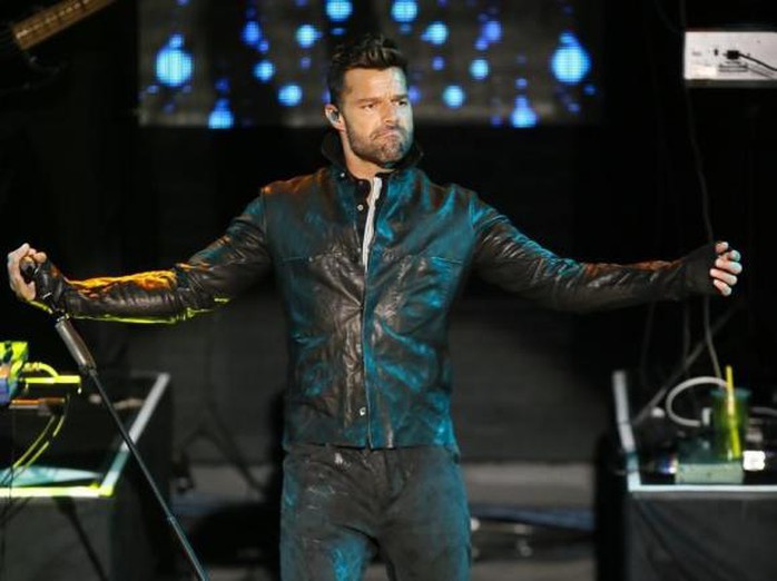 Ricky Martin biểu diễn ở California, Mỹ hôm 10-2. Ảnh: Reuters