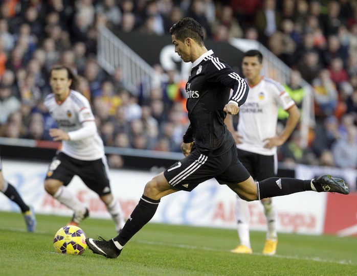 Ronaldo ghi bàn mở tỉ số cho Real Madrid