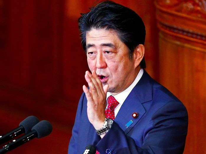 Thủ tướng Shinzo Abe sẽ không đến dự lễ diễu binh. Ảnh: Reuters