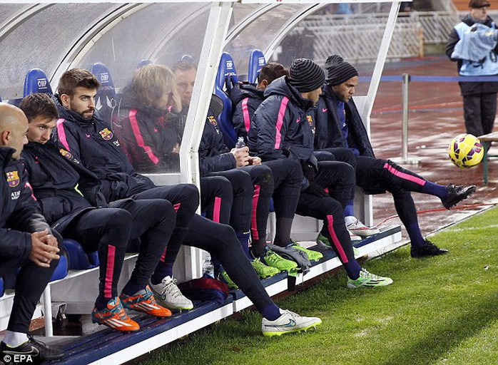Messi ngồi dự bị trong trận thua Sociedad hồi cuối tuần qua