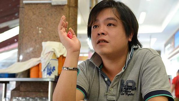 Jover Chew, chủ cửa hàng Mobile Air. Ảnh: THE NEW PAPER FILE