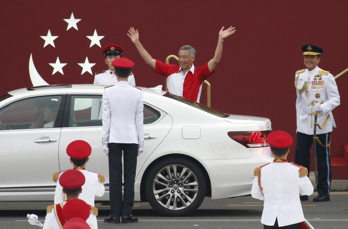 Thủ tướng Lý Hiển Long đến nơi tổ chức lễ kỷ niệm. Ảnh: Reuters