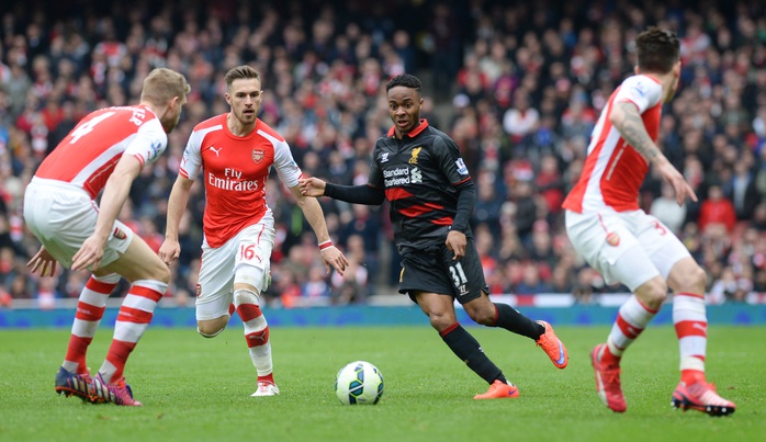 Sterling cô độc trong vòng vây hàng thủ Arsenal