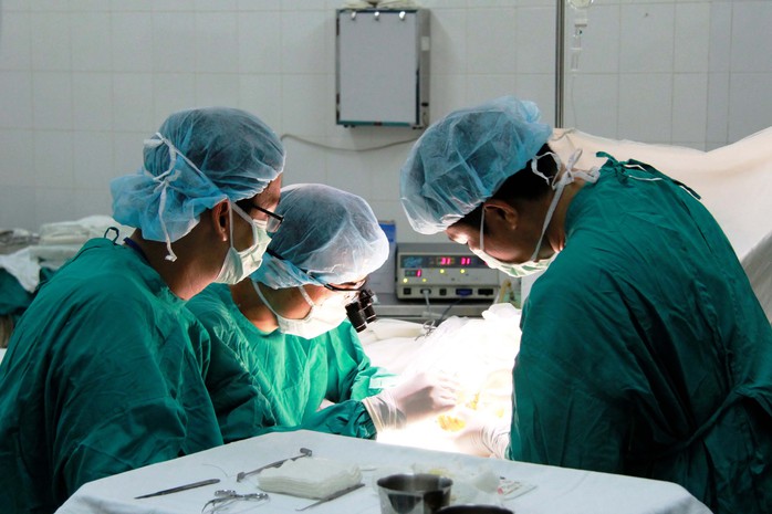 Một ca phẫu thuật tại Bệnh viện Chỉnh hình và Phục hồi chức năng TP HCMẢnh: HOÀNG TRIỀU