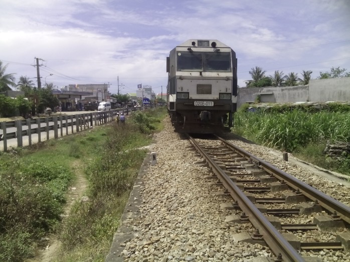 Đoàn tàu dừng lại sau vụ tai nạn