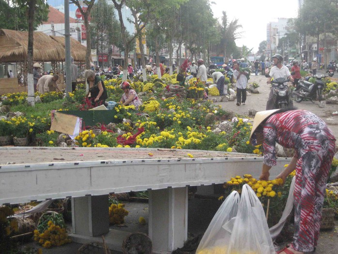 Cảnh thu gom rất nhộn nhịp