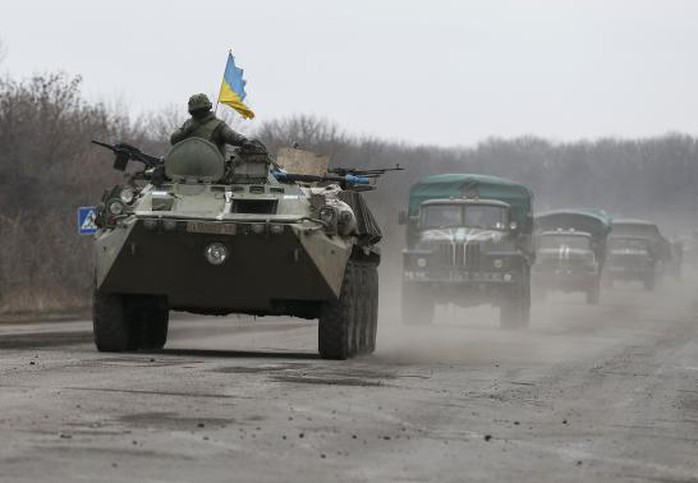 Quân đội Ukraine đang ở miền Đông. Ảnh: Reuters