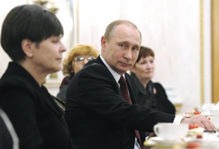 Sự xuất hiện của ông Putin trên phương tiện truyền thông bác bỏ tin đồn gần đây. Ảnh: Reuters