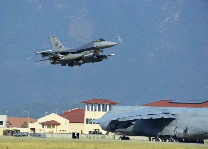 Máy bay F-16 của Mỹ đến căn cứ không quân Incirlik ở Thổ Nhĩ Kỳ. Ảnh: Reuters