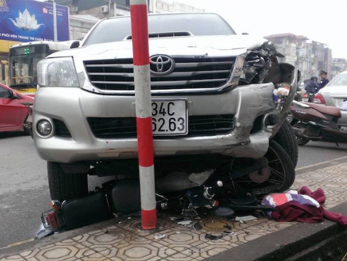 Một vụ tai nạn giao thông nghiêm trọng xảy ra ở Hà Nội - Ảnh: GTVT