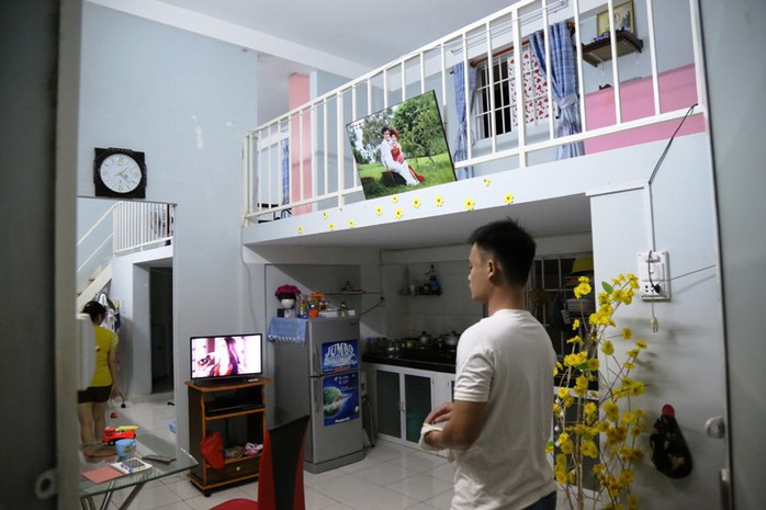 Chị Dương Ngọc Ánh làm nhân viên tại công ty nước giải khát. Năm 2013, chị cùng chồng mua hai căn hộ liền kề, được thiết kế liên thông với tổng diện tích sử dụng là 60 m2 với giá chỉ khoảng 200 triệu đồng