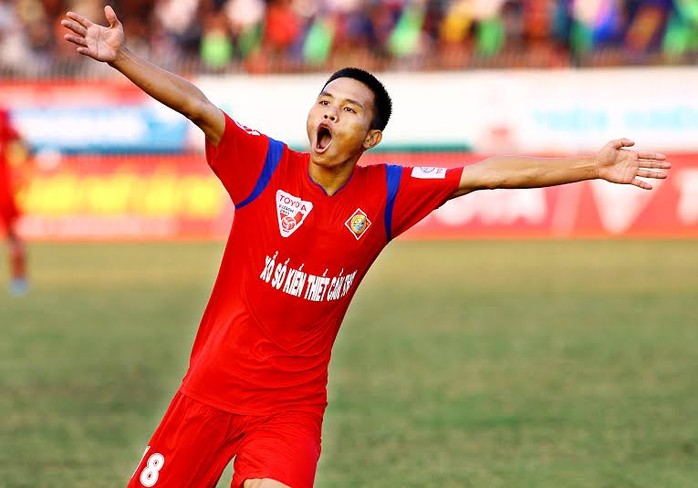 Văn Thắng lập hat-trick cho Cần Thơ