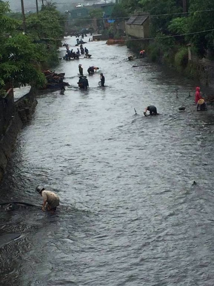 Bãi thải ở phường Mông Dương (TP Cẩm Phả, tỉnh Quảng Ninh) có nguy cơ sạt lở tràn xuống nhà dân