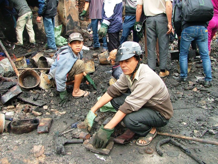 Ông Nguyễn Thành Sinh thẫn thờ vì trắng tay sau vụ cháy