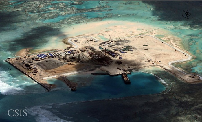 Ảnh chụp từ vệ tinh ngày 15-11-2014 cho thấy Trung Quốc cải tạo, xây dựng trái phép trên bãi đá  Châu Viên Ảnh: CSIS