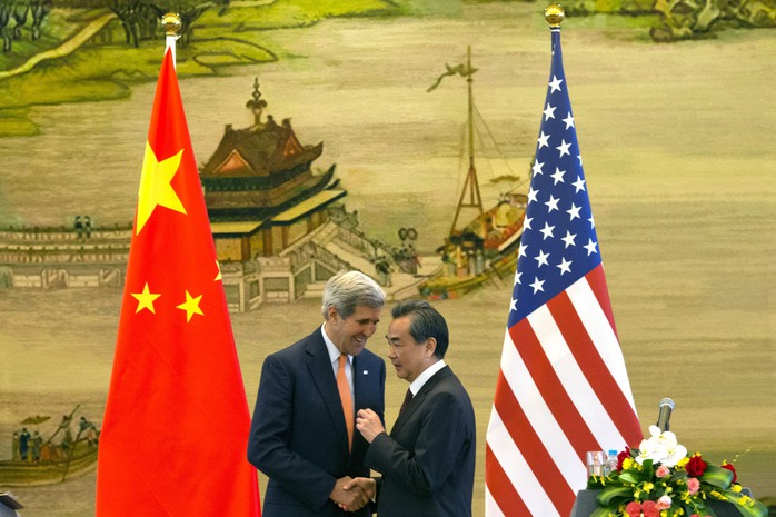 Ngoại trưởng Mỹ John Kerry (trái) và người đồng cấp Trung Quốc Vương Nghị sau cuộc họp báo  ở Bắc Kinh hôm 16-5Ảnh: Reuters