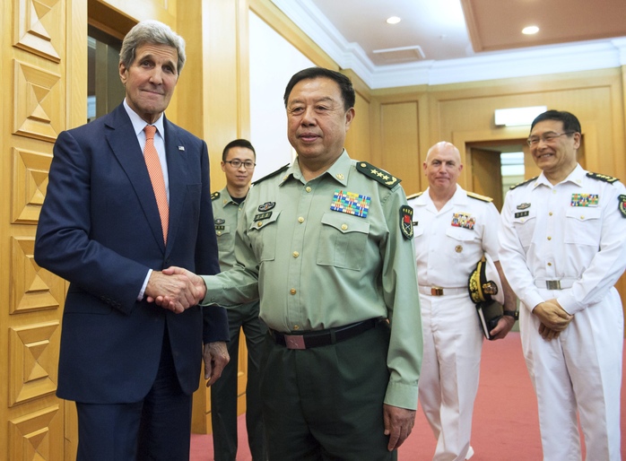 Ông Phạm Trường Long tiếp ông John Kerry khi tới Bắc Kinh hồi tháng 5  Ảnh: REUTERS