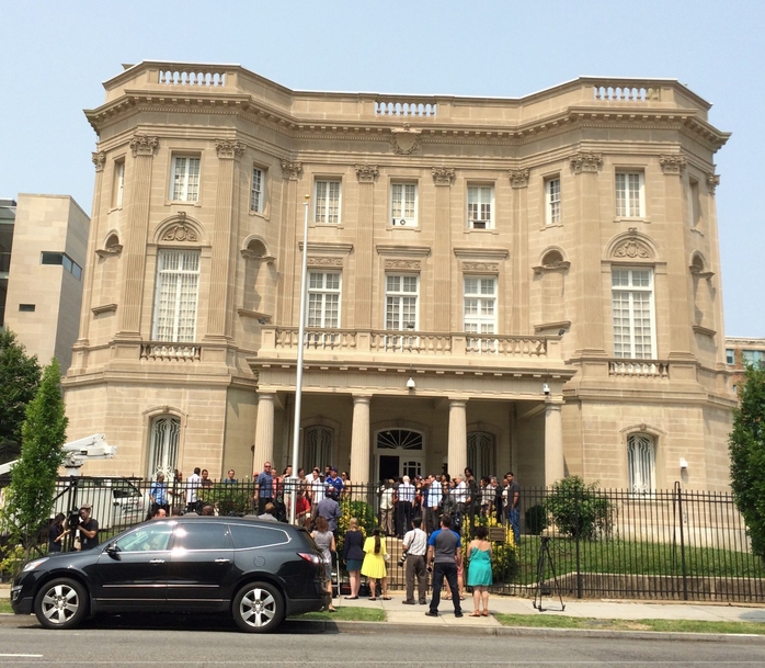 Cột cờ đã được dựng lên sẵn trước tòa nhà sẽ là Đại sứ quán Cuba ở Washington từ tháng 6-2015
Ảnh: The Washington Post