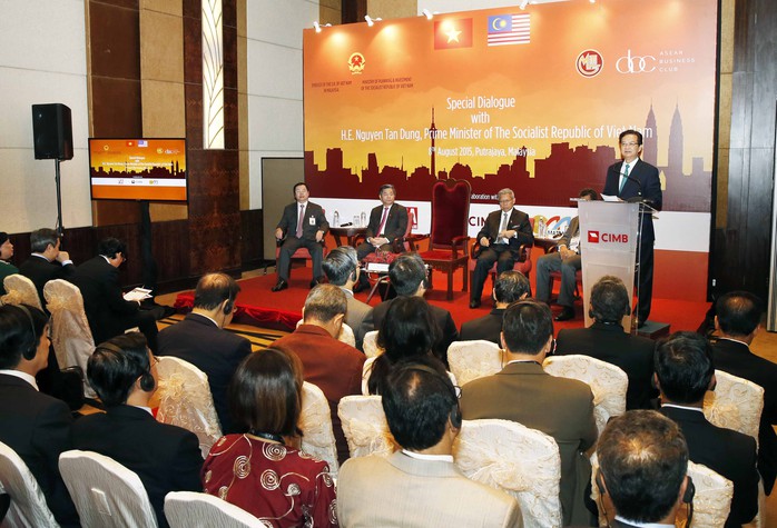 Thủ tướng Nguyễn Tấn Dũng phát biểu tại buổi đối thoại với Câu lạc bộ Doanh nhân ASEAN và các tập đoàn lớn của Malaysia
Ảnh: TTXVN