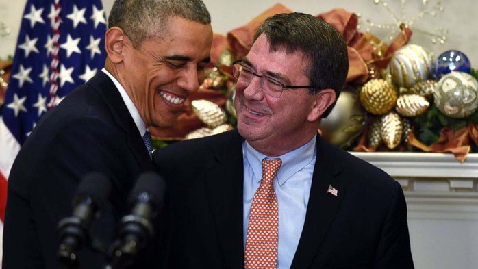 Tổng thống Mỹ Barack Obama (trái) và ông Ashton Carter liệu có “cơm không lành canh không ngọt”?  Ảnh: AP