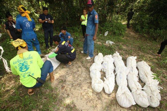 Nhiều thi thể được tìm thấy tại các trại bỏ hoang ở Thái Lan gần đây Ảnh: Bangkok Post