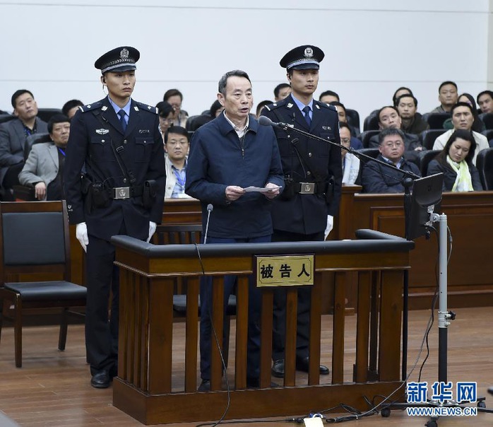Cựu Chủ tịch Ủy ban Quản lý và Kiểm tra Tài sản Nhà nước Trung Quốc (SASAC) Tưởng Khiết Mẫn nhận tội tham nhũng trong phiên tòa xét xử ngày 13-4 ở tỉnh Hồ Bắc
Ảnh: TÂN HOA XÃ