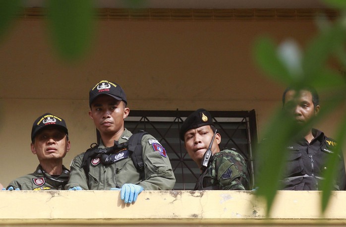 Cảnh sát Thái Lan tại nơi bắt nghi phạm liên quan đến vụ nổ bom ở đền Erawan tại Bangkok hôm 29-8 Ảnh: Reuters