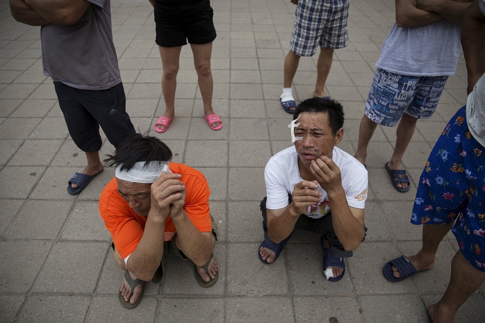 Người dân bị thương trong vụ nổ ở TP Thiên TânẢnh: REUTERS