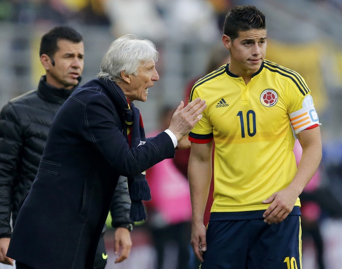 HLV Pekerman và James Rodriguez, một trong những trụ cột trên hàng công của Colombia
Ảnh: REUTERS