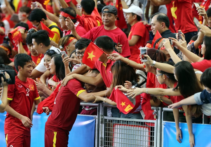 Hữu Dũng (2), một trong những phát hiện của U23 Việt Nam tại SEA Games 2015 và đủ tuổi dự SEA Games 2017  Ảnh: Quang Liêm