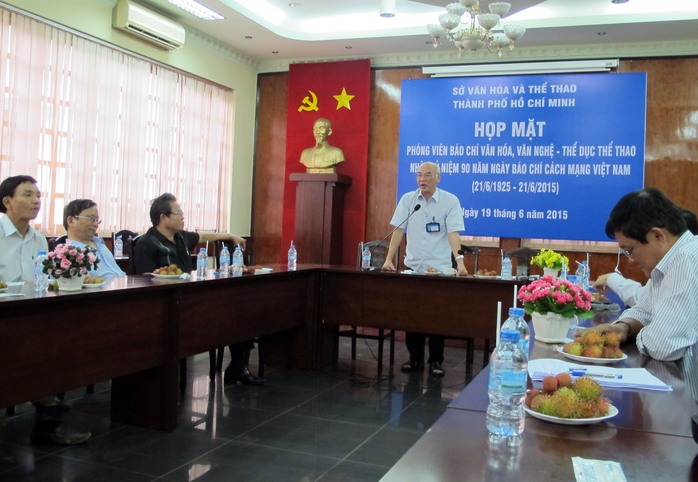 Giám đốc Sở Văn hóa - Thể thao TP HCM Phan Nguyễn Như Khuê tại cuộc gặp các nhà báo chiều 19-6