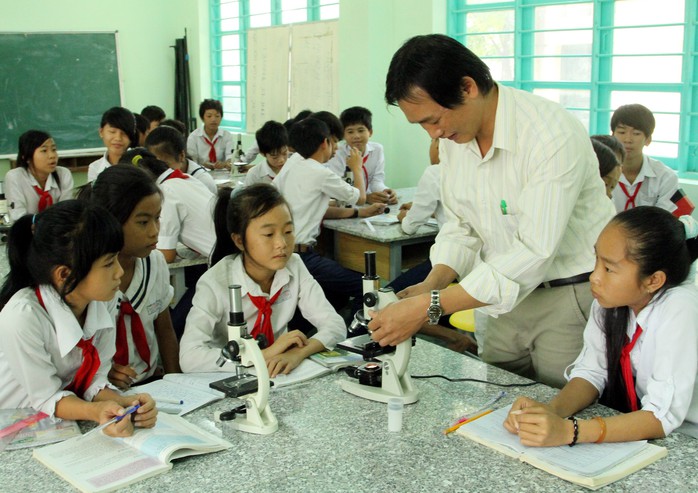 Giờ thực hành vật lý tại một trường THCS ở huyện Thuận Nam – Ninh Thuận.