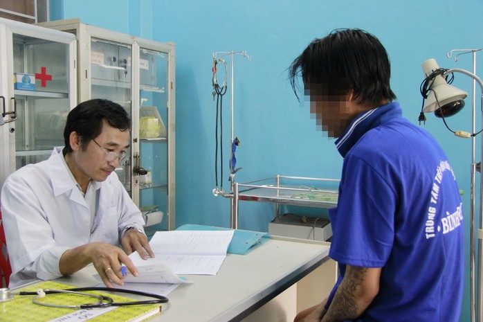 Một người nghiện ở TP HCM được xét nghiệm sức khỏeẢnh: HOÀNG TRIỀU