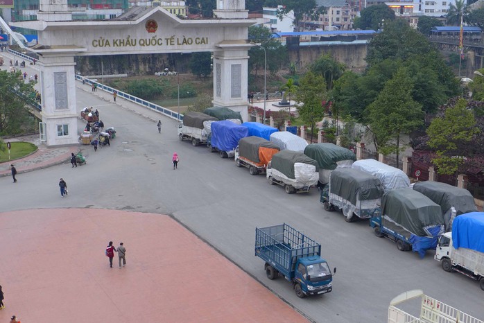 Nông sản xuất sang Trung Quốc bị ùn ứ ở Lào CaiẢnh: Bảo Trân